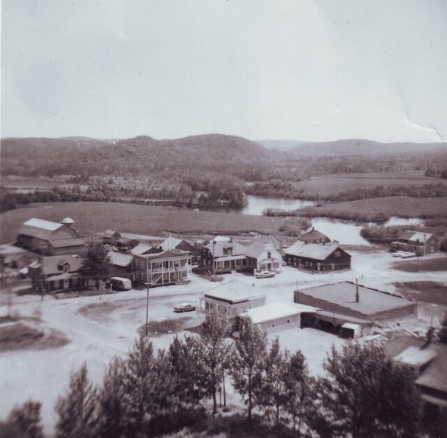 Historique Village Avant Le Feu (2)